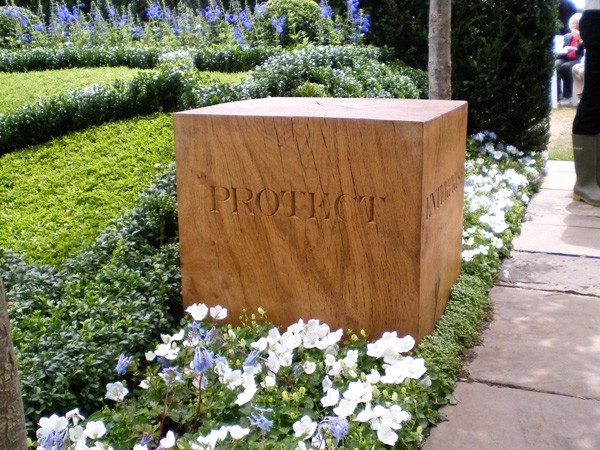 Hampton Court Flower Show, letter carving by The Woodcarving Studio